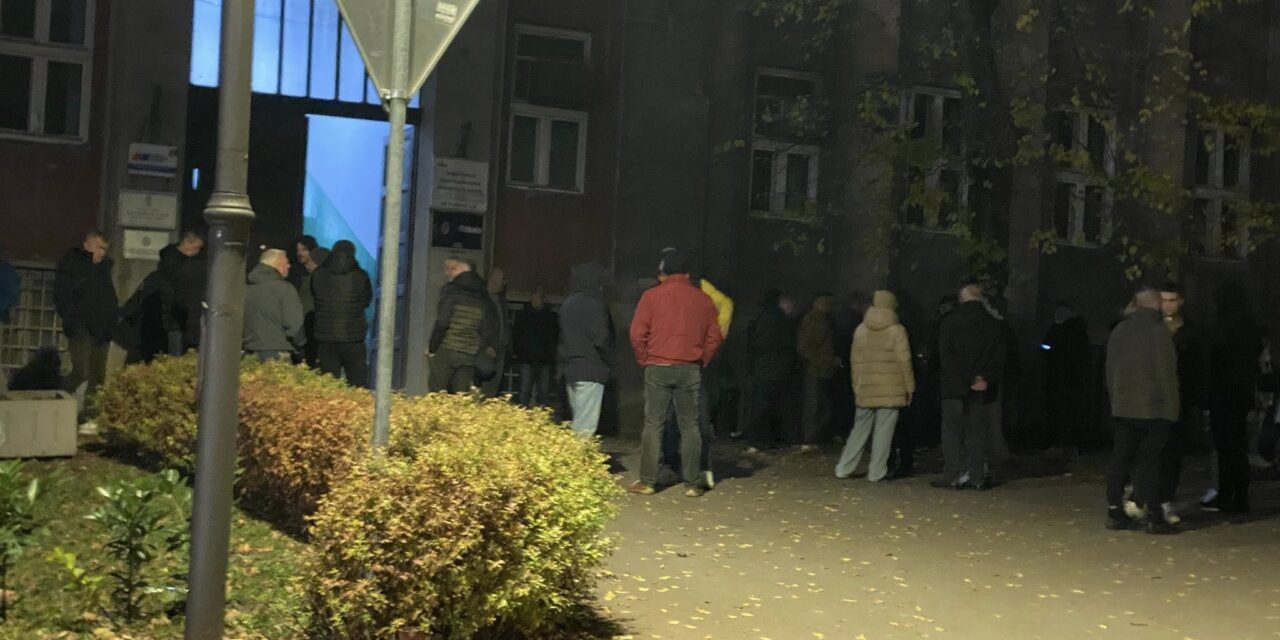 „Az újságírónők elleni támadás bizonyítja, hogy a bűnözők Szabadkán is a távozó rezsimet védik”