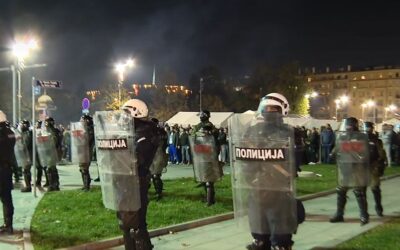 Brnabić fasisztáknak, Vučić gyáváknak nevezte a tüntető polgárokat