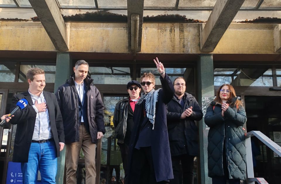 <span class="entry-title-primary">Elhalasztották az újvidéki aktivisták ügyében folyó történelmi jelentőségű bírósági pert</span> <span class="entry-subtitle">A védők az újvidéki ügyész és Zagorka Dolovac kizárását kezdeményezték</span>