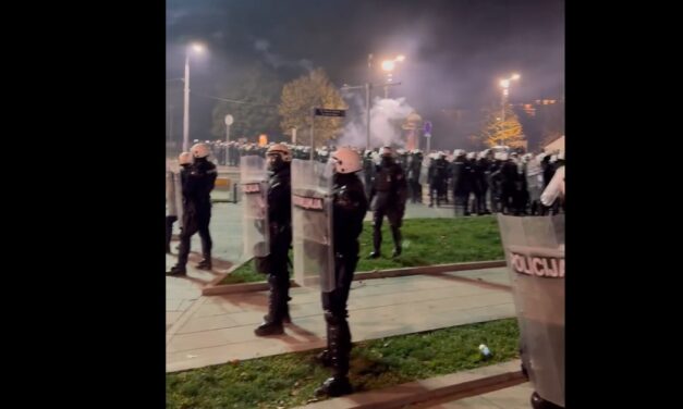 Incidens a fővárosban, pirotechnikai eszközök repülnek a Ćacilendből