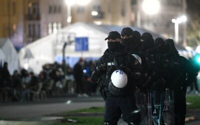 Ćacilend sátorlakói újabb incidenst provokáltak, nőket is megtámadtak (Videó)