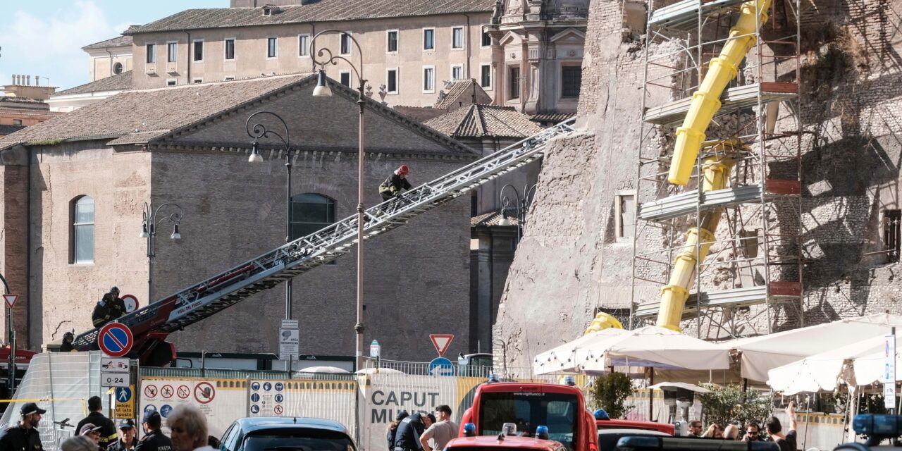 Összedőlt egy középkori torony Rómában, több sérült is van (Videó)