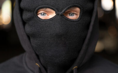 Füstbombákat dobtak a gimnázium tanulóira