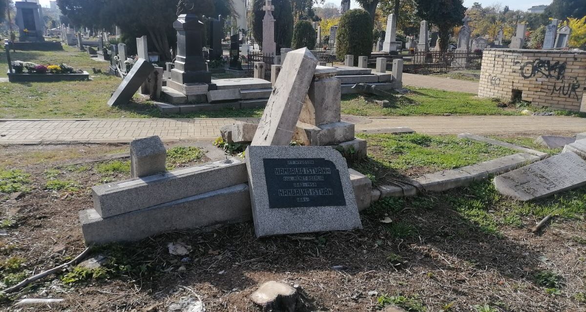 <span class="entry-title-primary">Borzasztó állapotok az újvidéki Futaki úti temetőben</span> <span class="entry-subtitle">Megrongált, ledőlt sírok Halottak napján</span>