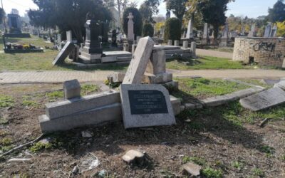 Borzasztó állapotok az újvidéki Futaki úti temetőben Megrongált, ledőlt sírok Halottak napján