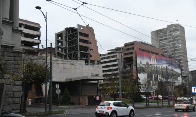 „Vučićnak nyilvánosságra kell hoznia a Vezérkar épületének bérleti szerződését, az nem a saját tulajdona!”