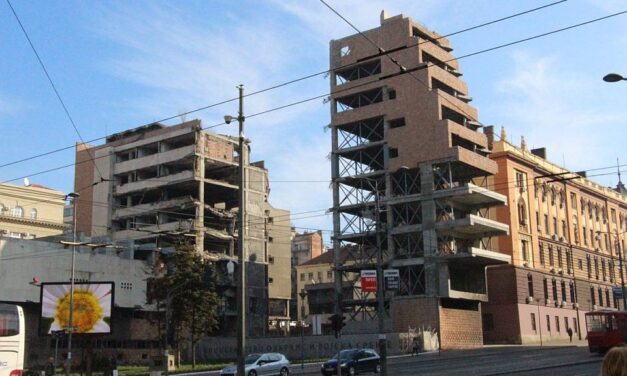 A műemlékvédők nem hajlandók kitörölni a Vezérkar épületét a műemlékek jegyzékéből