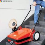 A sportpályák, közösségi helyszínek takarítása (Fotó: www.takaritogep-kolcsonzes.hu)