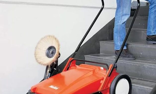 A sportpályák, közösségi helyszínek takarítása