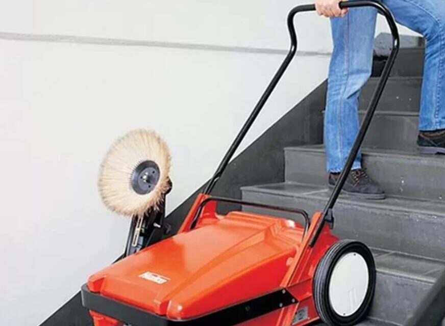 A sportpályák, közösségi helyszínek takarítása