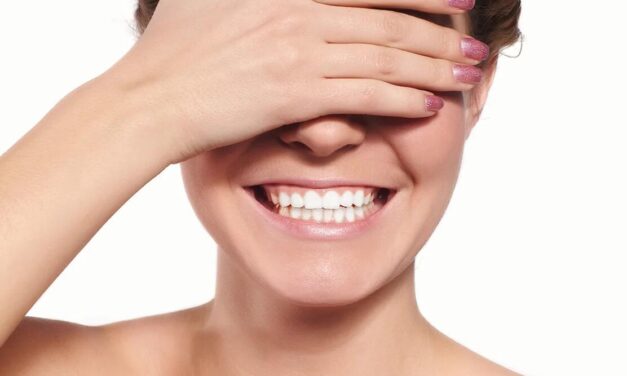 Az éjszakai fogcsikorgatás: tünetek, okok és megoldások