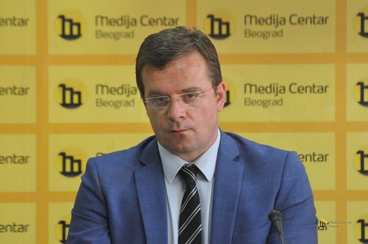 <span class="entry-title-primary">Letartóztatták Čedomir Stojković ügyvédet</span> <span class="entry-subtitle">Az ellene felhozott vád: felhívás az alkotmányos rend erőszakos megváltoztatására</span>