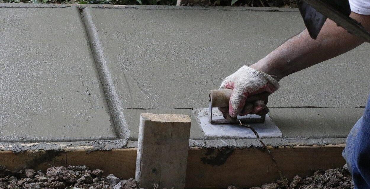 Gyorskötésű keverék előnyei kisebb betonozási munkák során