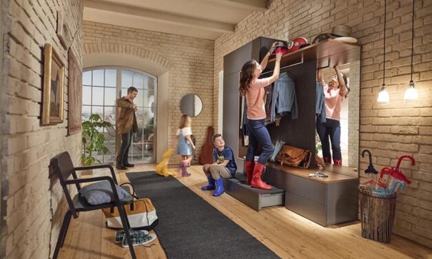 Rejtett tárolók és praktikus fellépők: kompakt megoldások