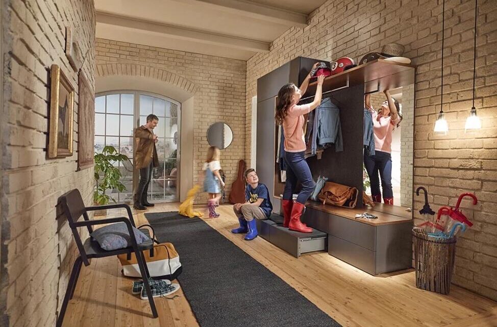 Rejtett tárolók és praktikus fellépők: kompakt megoldások