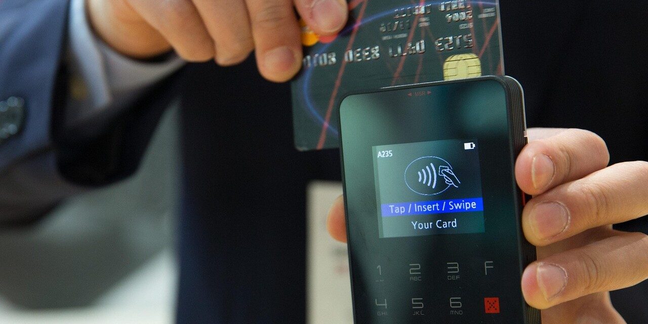 Kínai állampolgárokat vettek őrizetbe kártyás visszaélések miatt