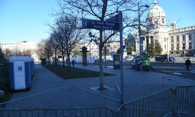 Sátrak helyett házikók vannak a Pionír parkban