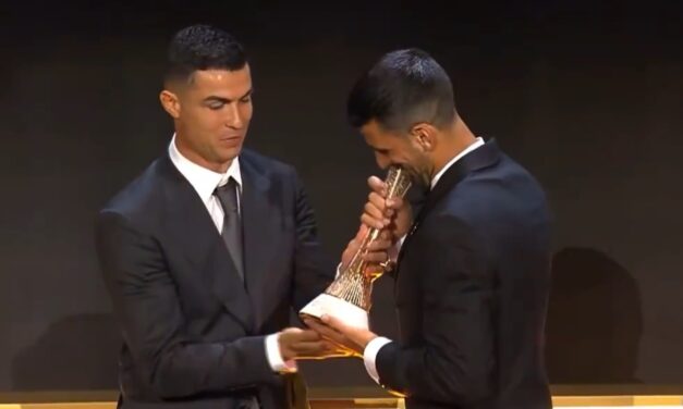 Đoković különdíjat vehetett át Ronaldótól