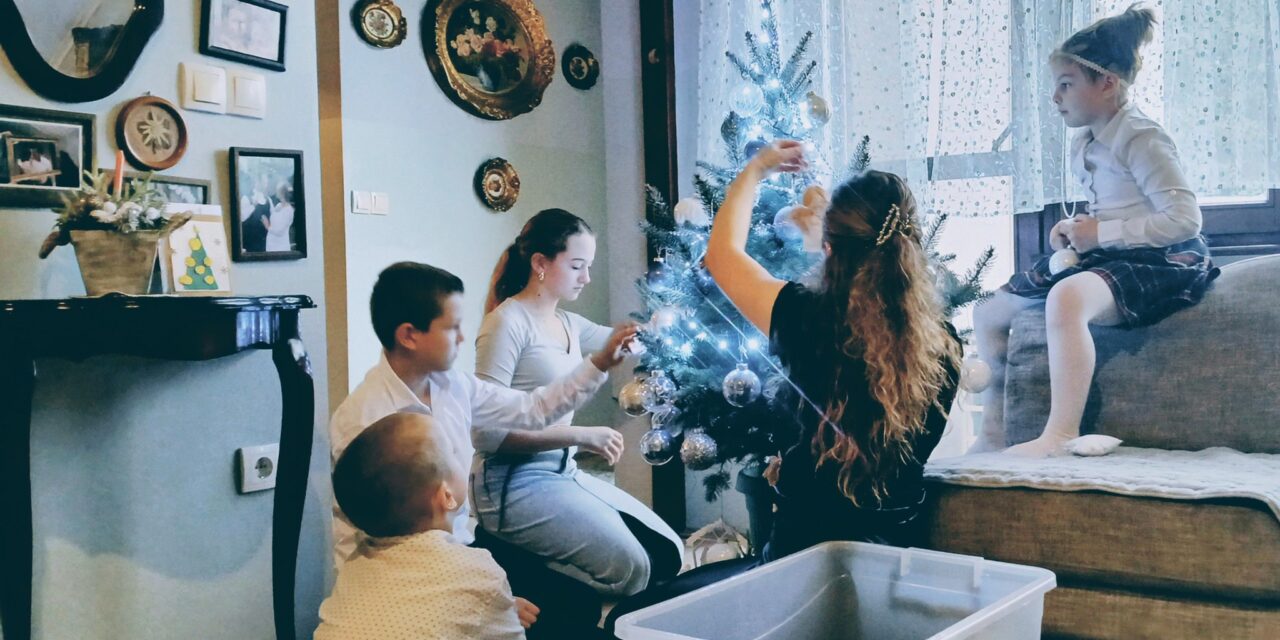 <span class="entry-title-primary">„Rend a lelke mindennek”</span> <span class="entry-subtitle">Az öt gyermeket nevelő Farkas Laura és András családjában a virtuális tér helyett a sok beszélgetés és a közös kalandozások jelentik az összetartozást </span>