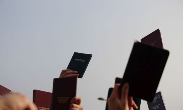 Kopogtatni indulnak a tiltakozó egyetemisták