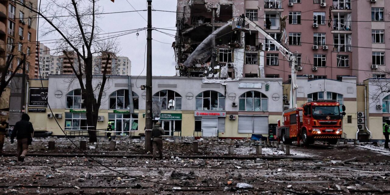 Vlagyimir Putyin tíz órán keresztül támadta Kijevet, videón az elképesztő pusztítás
