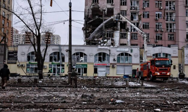 Vlagyimir Putyin tíz órán keresztül támadta Kijevet, videón az elképesztő pusztítás