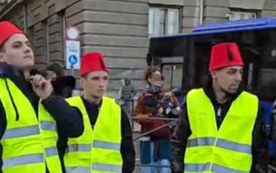 Fezben sütöttek malacot haladópárti aktivisták a fővárosban (videókkal)