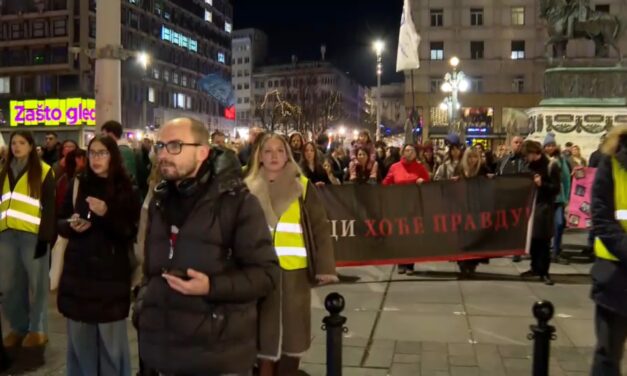 A belgrádi egyetemisták sétával emlékeztek meg a blokád első évfordulójáról