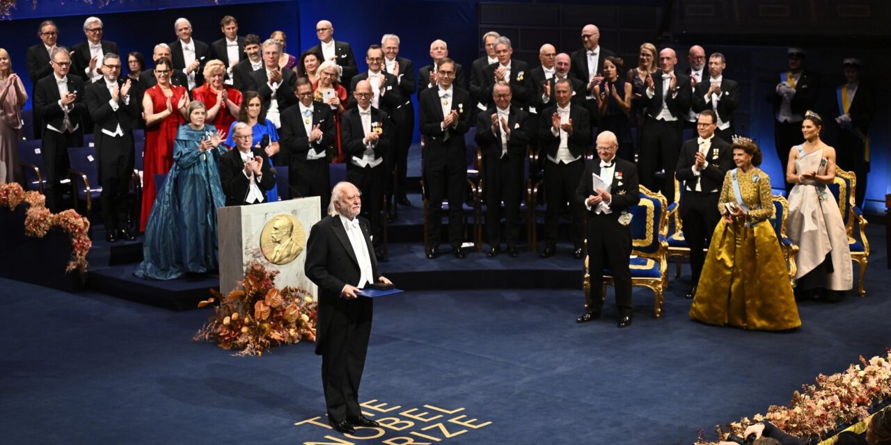 Krasznahorkai László átvette az irodalmi Nobel-díjat