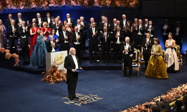 Krasznahorkai László átvette az irodalmi Nobel-díjat