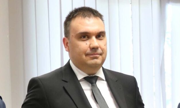 Leváltották tisztségéből a hírszerzés egyik kétes hírű vezetőjét