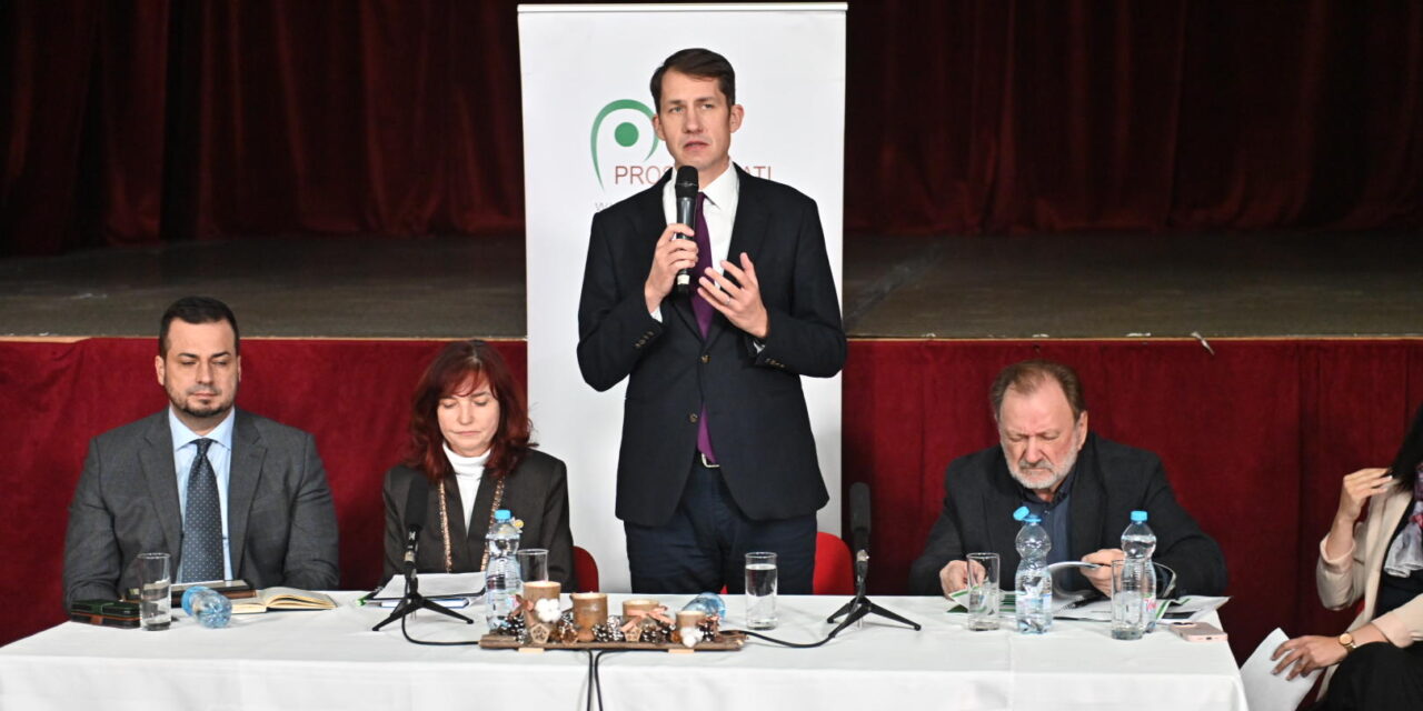 <span class="entry-title-primary">„Van Vajdaságban magyar jövő”</span> <span class="entry-subtitle">Óbecsén megtartották az új Terület- és Gazdaságfejlesztési Stratégia és Akcióterv tervezetének a közvitáját</span>