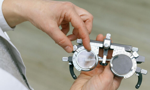 Szürkehályog műtét mindkét szemen egyszerre: mikor ajánlott és mennyi ideig tart a felépülés?