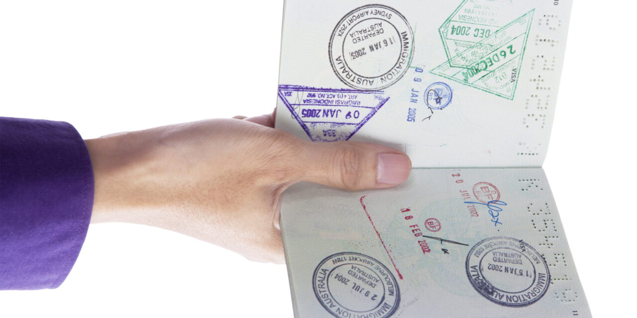 Hamarosan a múlté lesz a pecsét az útlevelekben