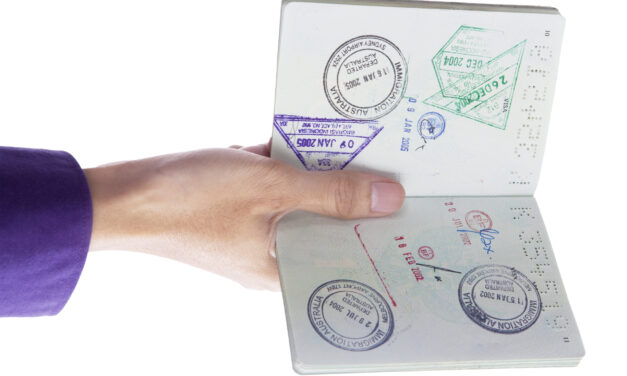 Hamarosan a múlté lesz a pecsét az útlevelekben