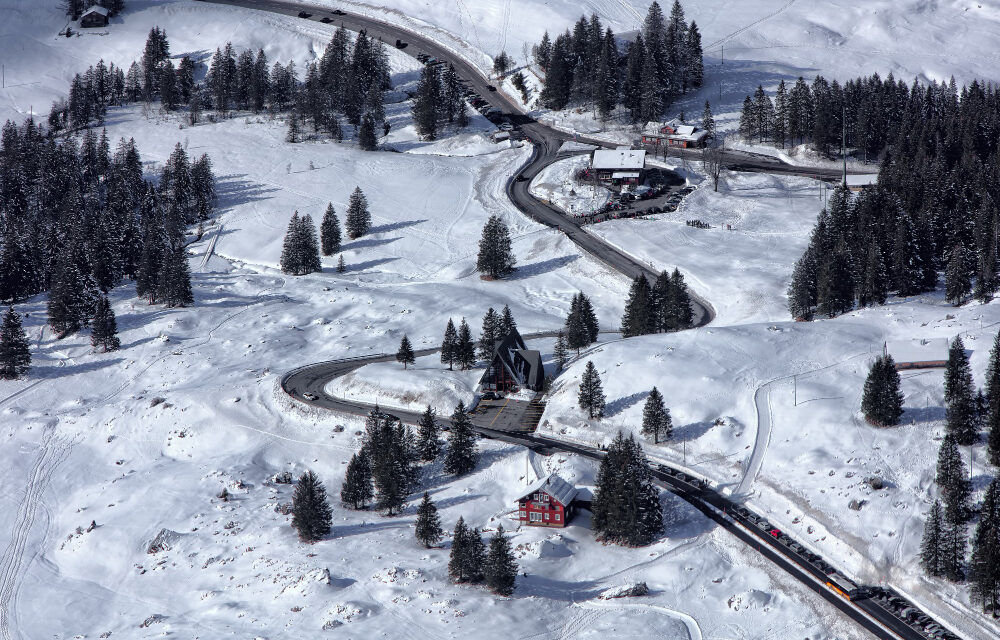 <span class="entry-title-primary">Hat napja nincs áram, sok helyen fűtés sem</span> <span class="entry-subtitle">A kórházakban is sötét van, legtöbb helyen csak az alapvető élelmiszereket lehet megvenni</span>