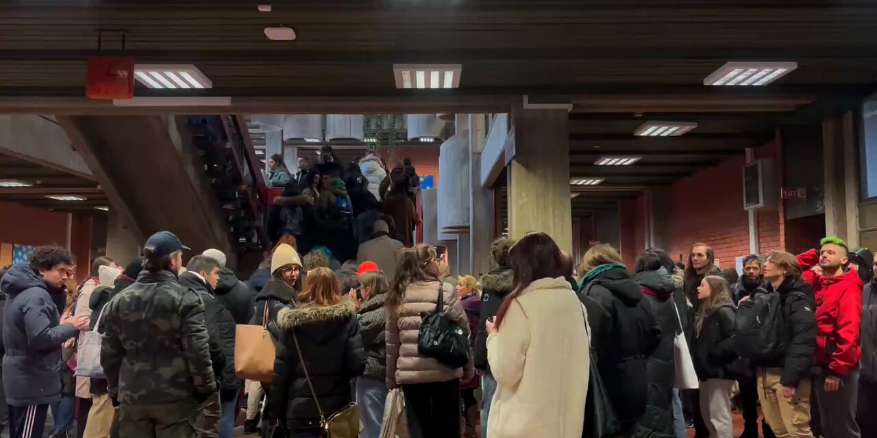 Blokád alatt a Bölcsészettudományi Kar