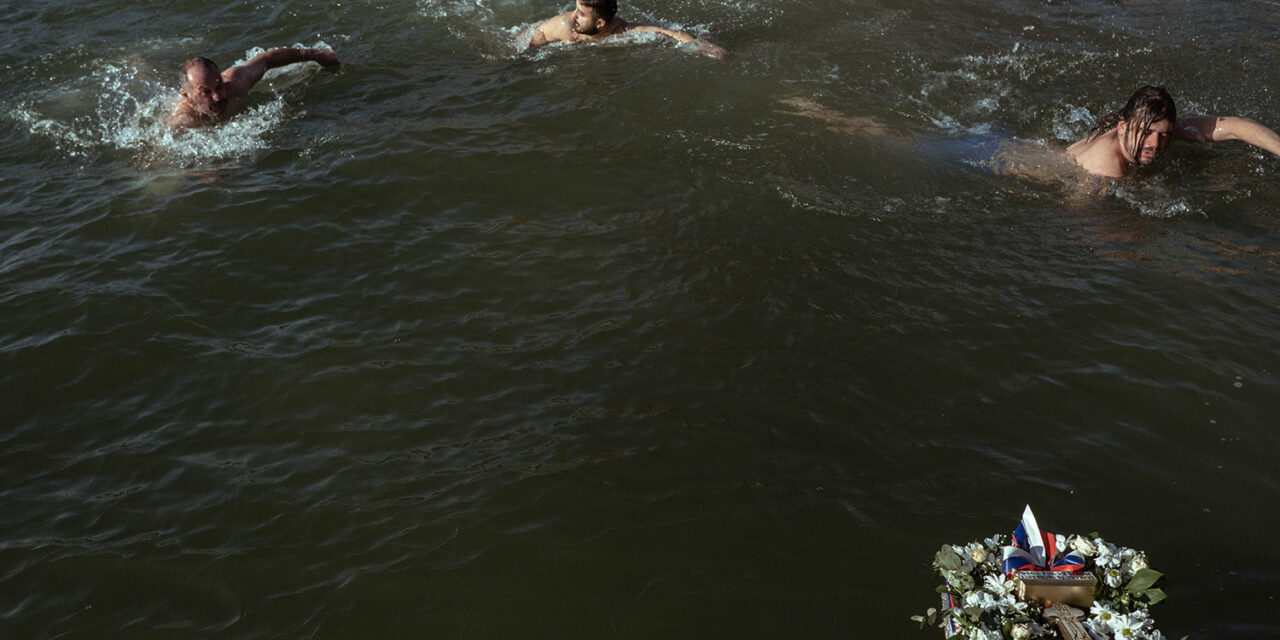 A szent keresztért úsztak Törökbecsén (Galéria)