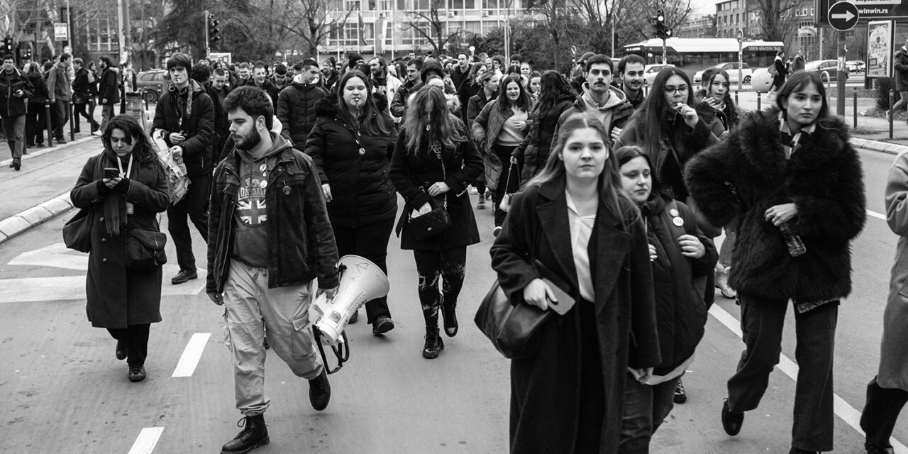 <span class="entry-title-primary">Semmilyen kommunikáció nincs az egyetemisták és az ellenzéki pártok között</span> <span class="entry-subtitle">Az ellenzék próbálkozott, de a másik oldalon csend van</span>