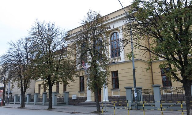 Az új iskolaigazgató visszavette a diákbántalmazás miatt felfüggesztett barátnőjét