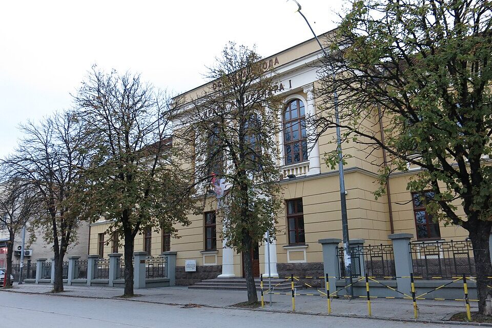 Az új iskolaigazgató visszavette a diákbántalmazás miatt felfüggesztett barátnőjét