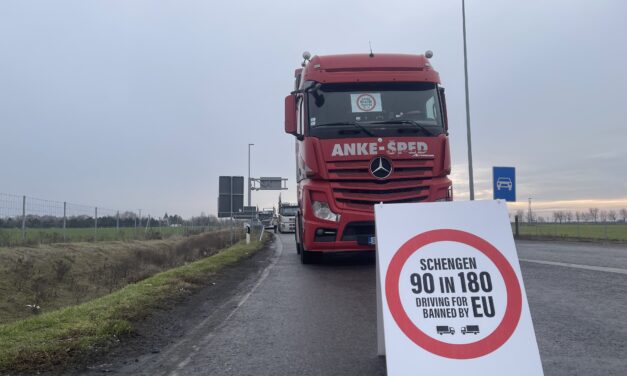 Tizenöt határátkelőn mintegy 75 ezer kamion áll és vár a helyzet rendezésére