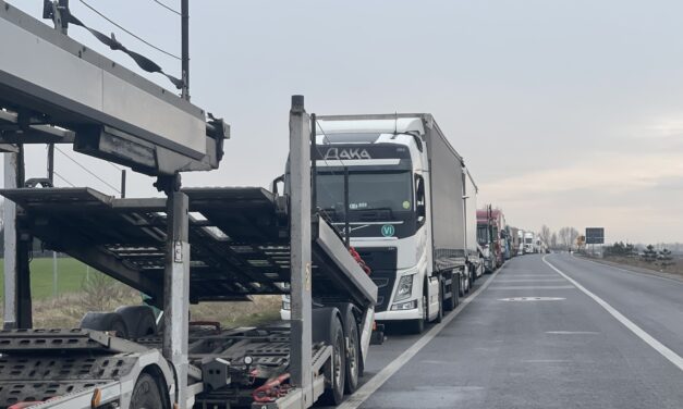 A montenegrói fuvarozók feladták, a többiek megoldásra várnak