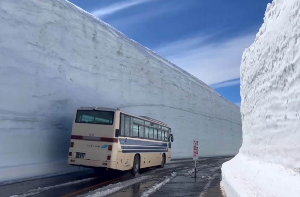 17 méteres hófal szegélyezi az utat, mégis járható (videóval)