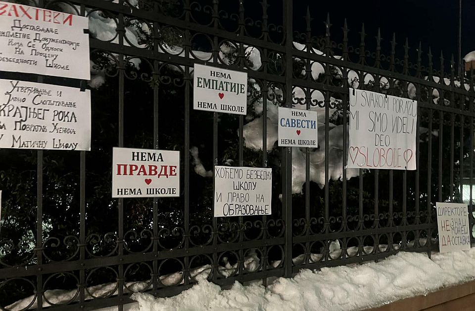 Tiltakoznak az újvidéki gimnázium végzősei