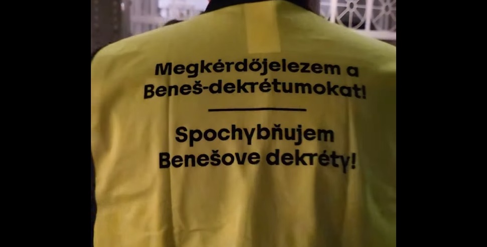 A Beneš-dekrétumok miatt tüntettek Pozsonyban, Orosz Örs szlovákiai magyar politikust elvitték a rendőrök