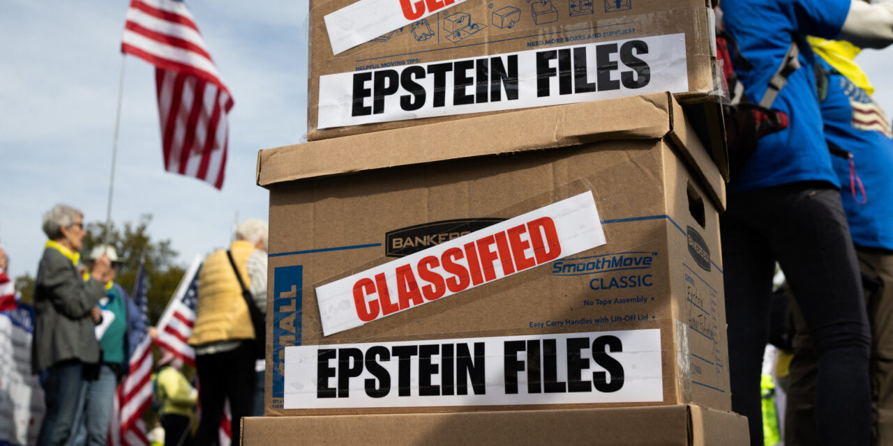 Washingtonban közzétették az Epstein-ügy több millió oldalnyi iratát, videók, és képek ezreit