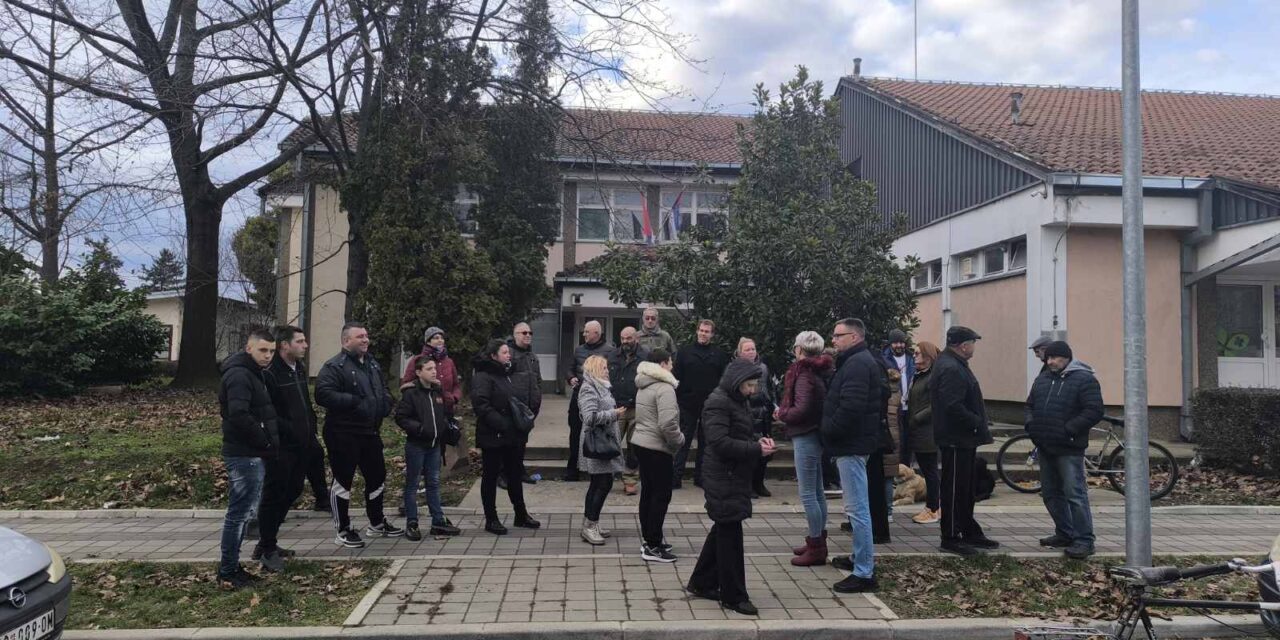 Megvertek egy fehértemplomi polgárt, a családja a községi képviselő-testület elnökét vádolja