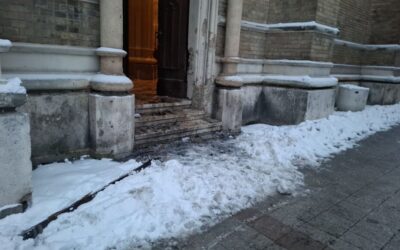 Egy ötvenkétéves nő gyújthatta fel az újvidéki katolikus templom bejáratát