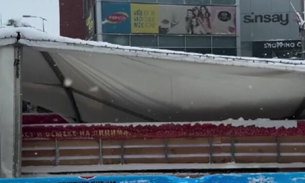 Leszakadt a jégpálya feletti tető is Inđijában